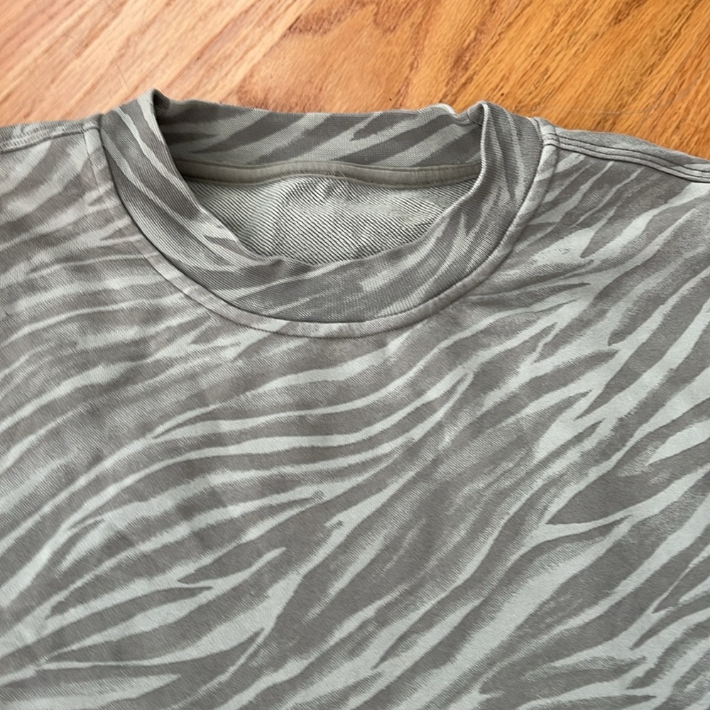 Lululemon Perfectly Oversized Crew Le Tigre camo WP green fern multi size 2 - Picture 2 of 9